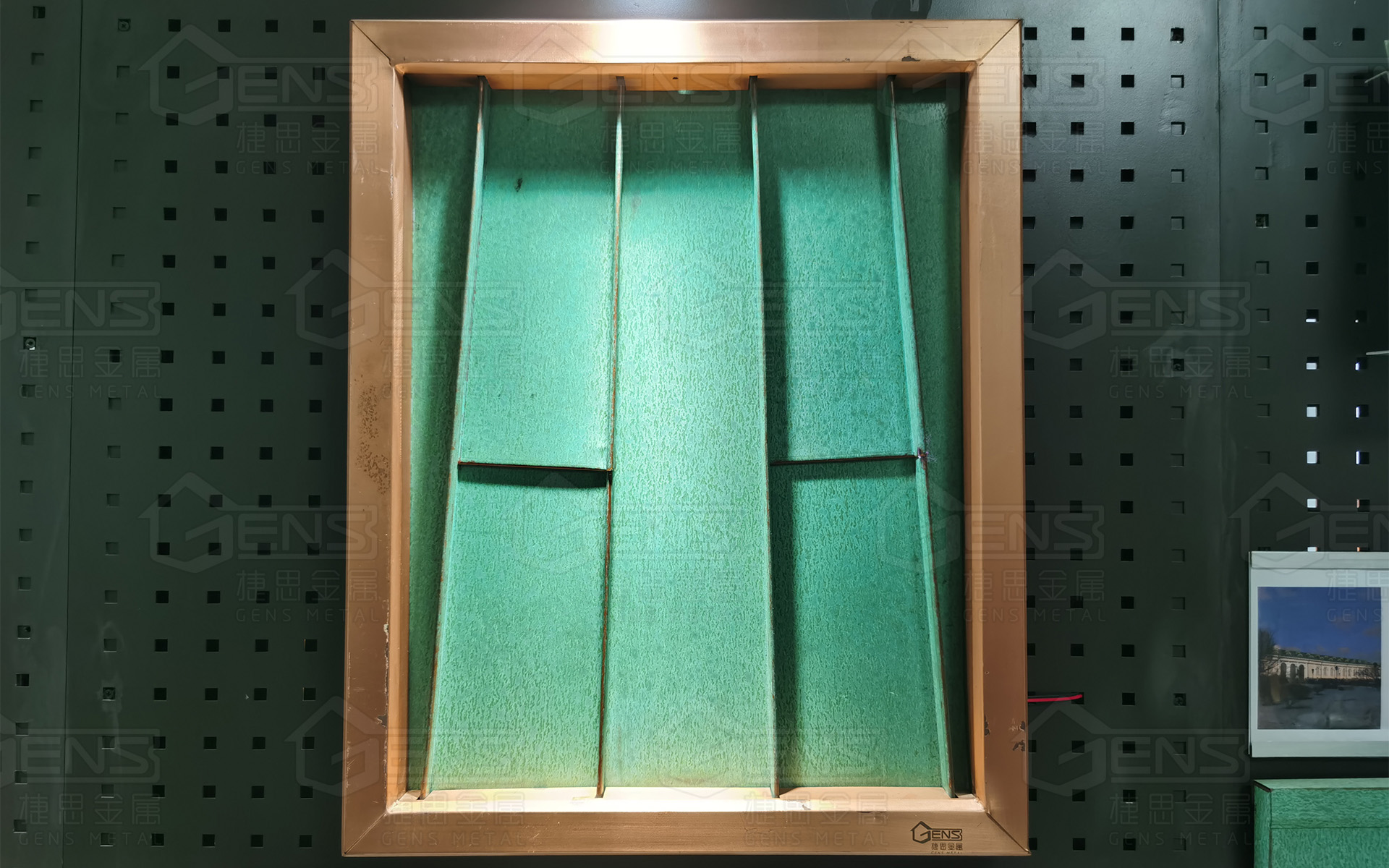 GENS展厅-华为塔楼铜绿屋面